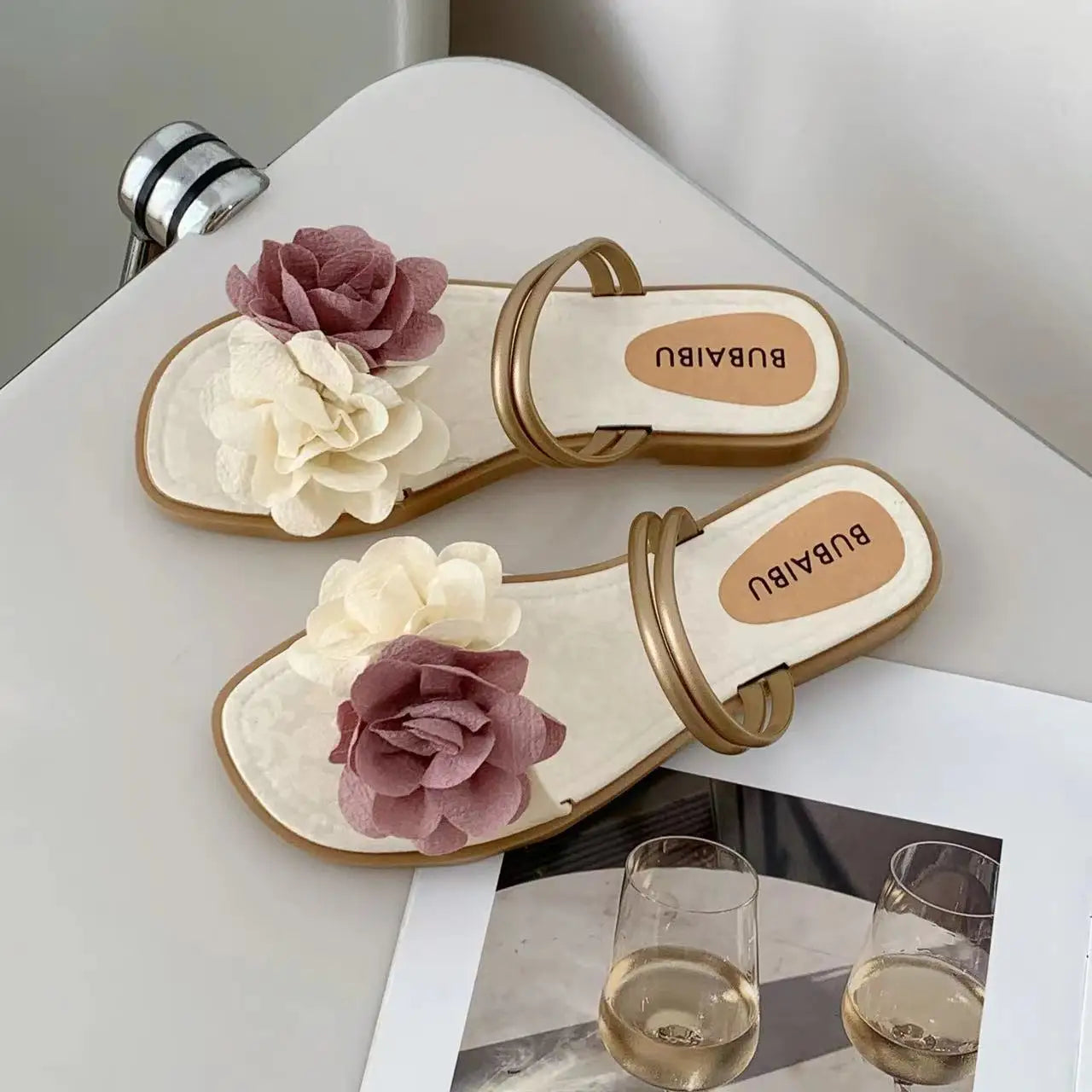 Summer New Double Flower Trendy Fashionable, Comfortable One Word Slippers For Outerwear Lightweight Flat Bottom Cool Slippers