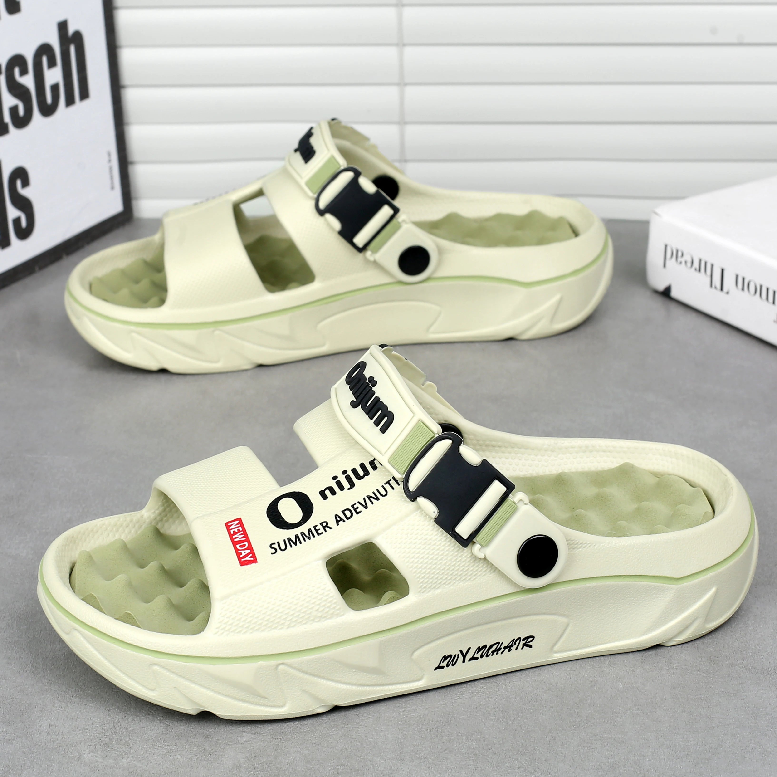 Summer Men's Massage Slippers Indoor Outdoor Sandals Beach Comfortable Soft Slides Clogs Casual Shoes Men Women Home Slippers